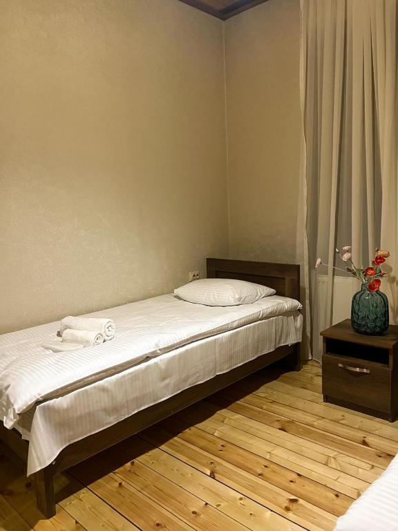 Letto o letti in una camera di Mestia Rooms