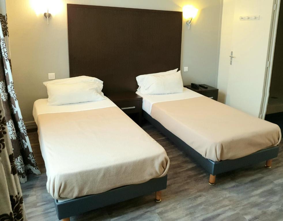 Postel nebo postele na pokoji v ubytování Brit Hotel Confort Auclair
