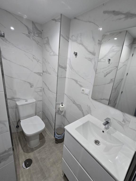 A bathroom at Beautiful Studio in Minerva