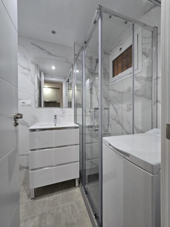 A bathroom at Beautiful Studio in Minerva