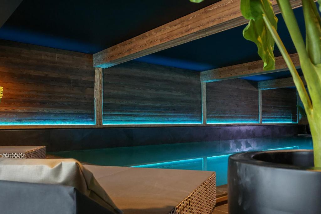 Domaine de Montagne - Hôtel Chalet Frère Josephの敷地内または近くにあるプール