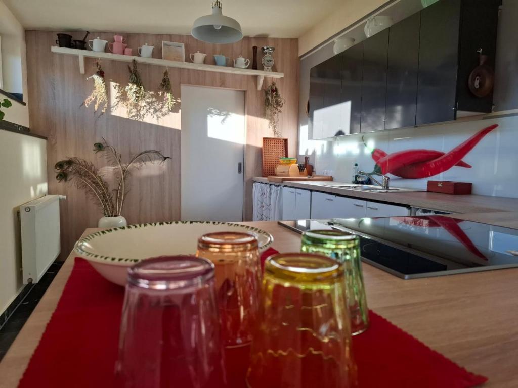 Kuchyň nebo kuchyňský kout v ubytování Wohnung in Kärnten Nähe Millstättersee