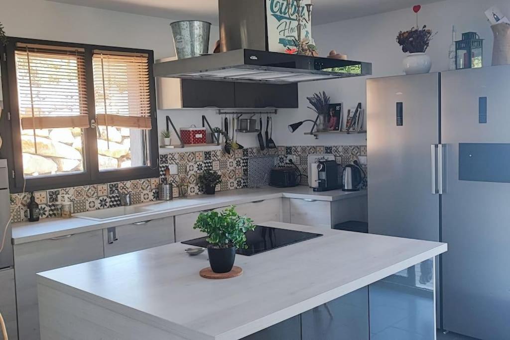 Kuchyň nebo kuchyňský kout v ubytování Maison avec vue sur forêt