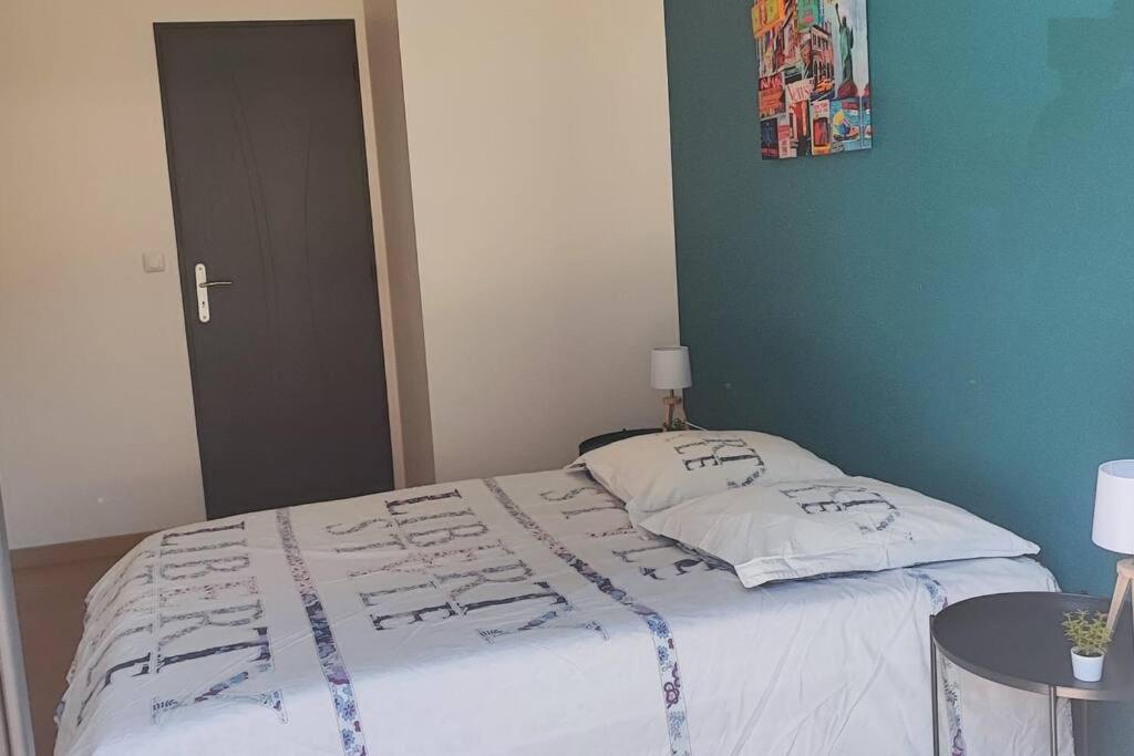 Postel nebo postele na pokoji v ubytování Maison avec vue sur forêt
