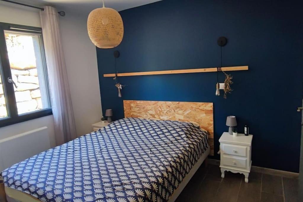 Postel nebo postele na pokoji v ubytování Maison avec vue sur forêt