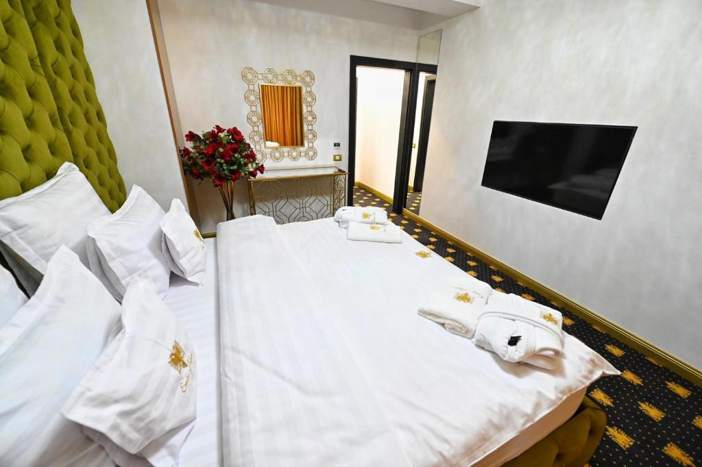 Postel nebo postele na pokoji v ubytování Emir Palace