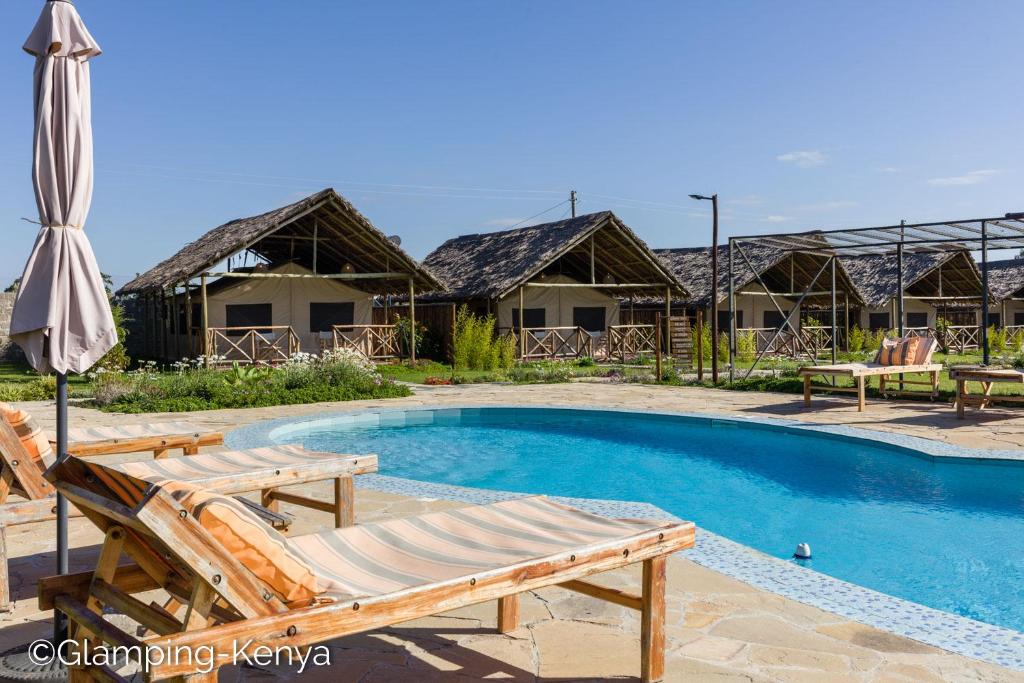 Bazén v ubytování Glamping Kenya Mount Kenya Lodge Nanyuki nebo v jeho okolí