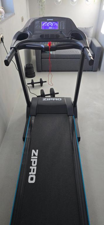 Fitness centrum a/nebo fitness zařízení v ubytování Jagodowy Ski & Spa Luksusowe Apartamenty ze śniadaniami Sauna Balia Jacuzzi Bilard Latem Basen podgrzewany z widokiem na góry 4km do Zieleniec SKI Arena