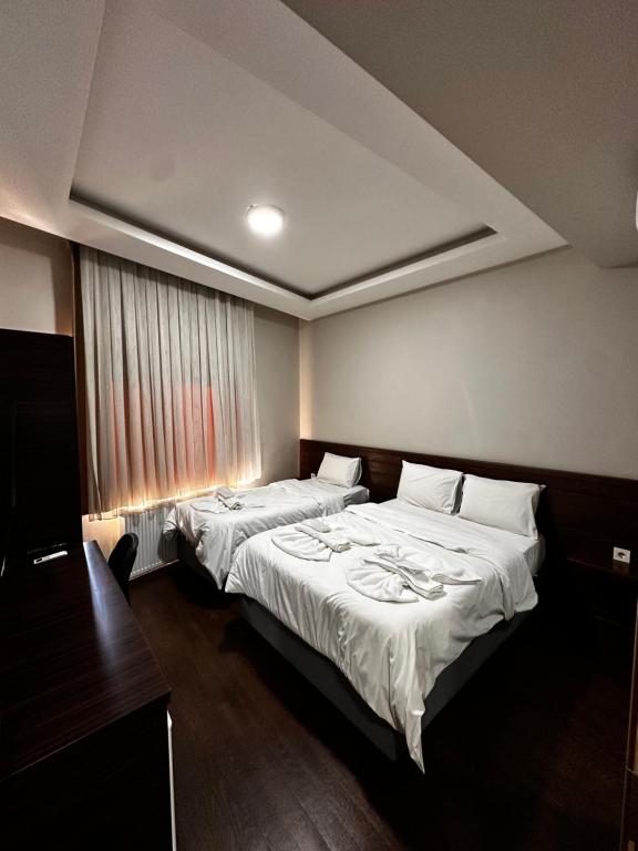 Postel nebo postele na pokoji v ubytování Gold Corner Hotel