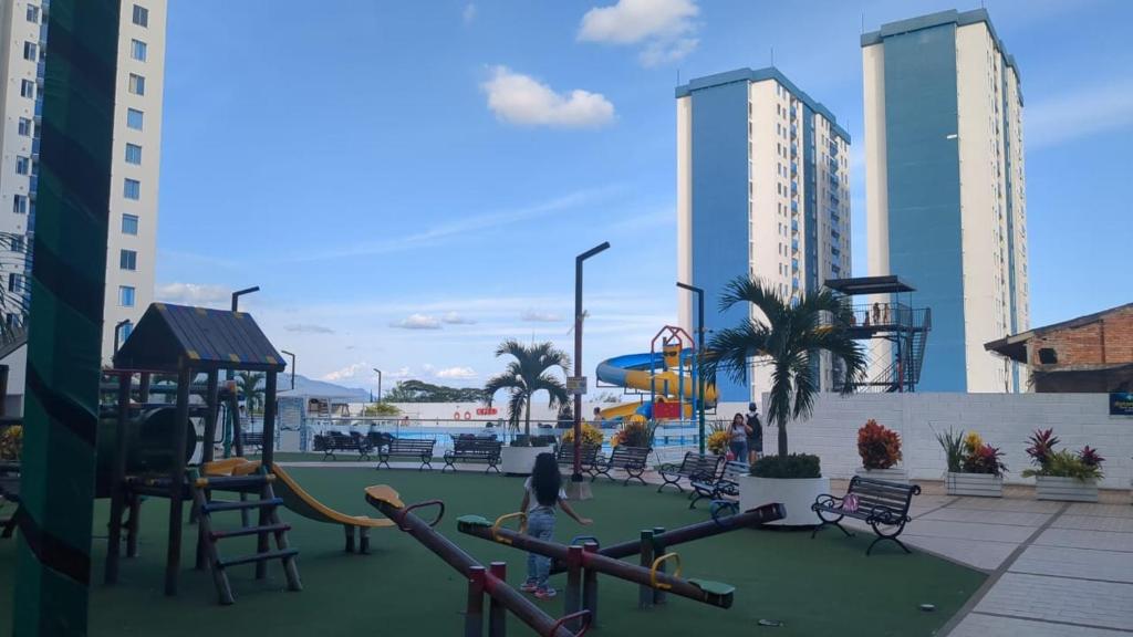 Zona de juegos infantil en Torreon varsovia etapa 2