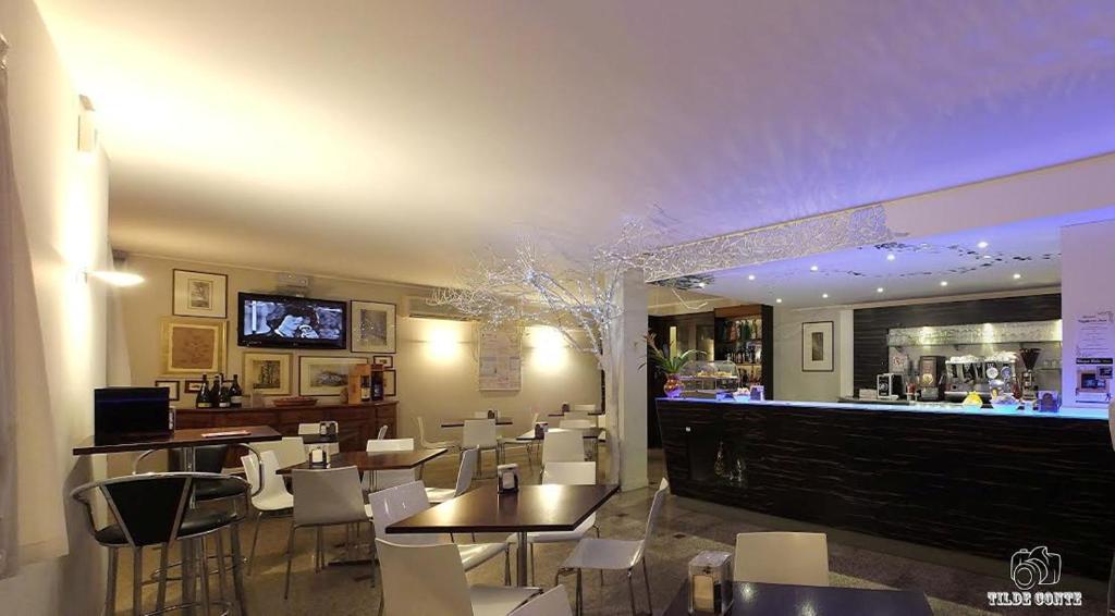 TV a/nebo společenská místnost v ubytování Hotel Al Posta