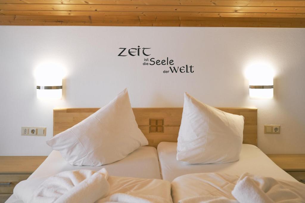 Postel nebo postele na pokoji v ubytování Hotel Gamshag
