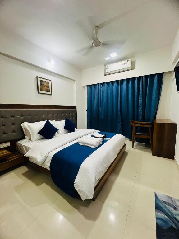 Postel nebo postele na pokoji v ubytování Luna Spaces- Near Mumbai International Airport