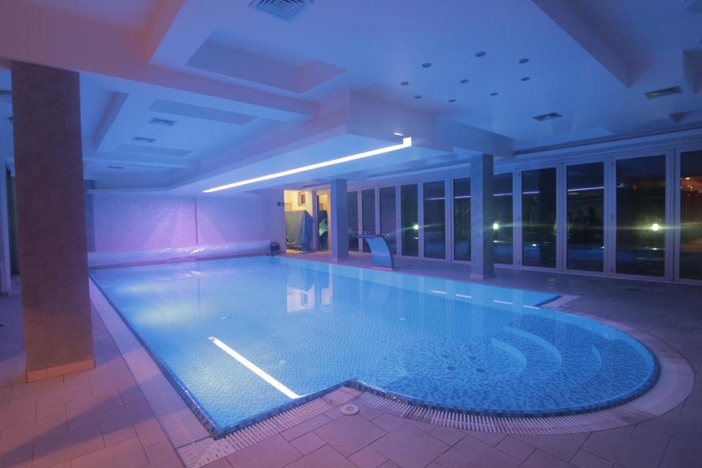Bazén v ubytování Hotel Golf nebo v jeho okolí