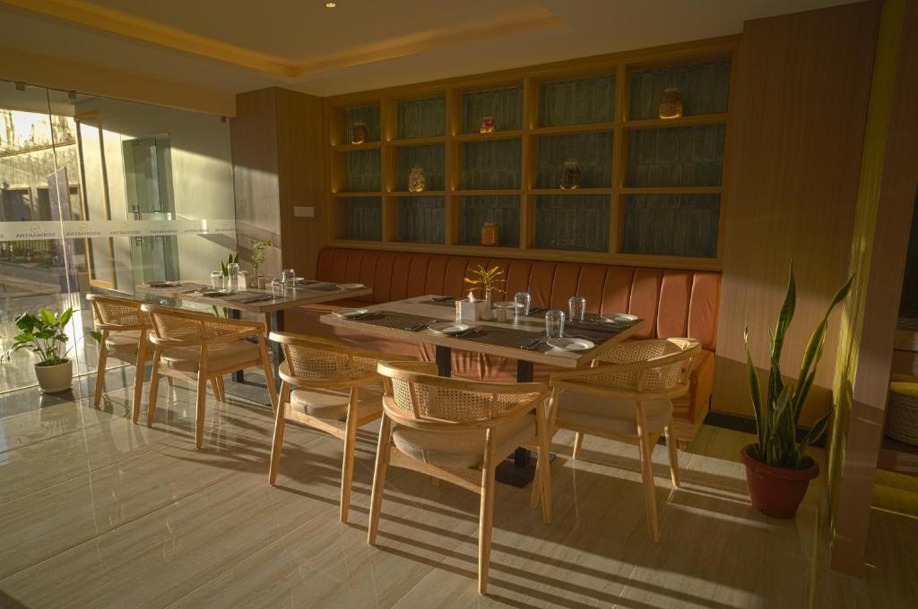 Restaurace v ubytování Siddhartha Hotel Damauli