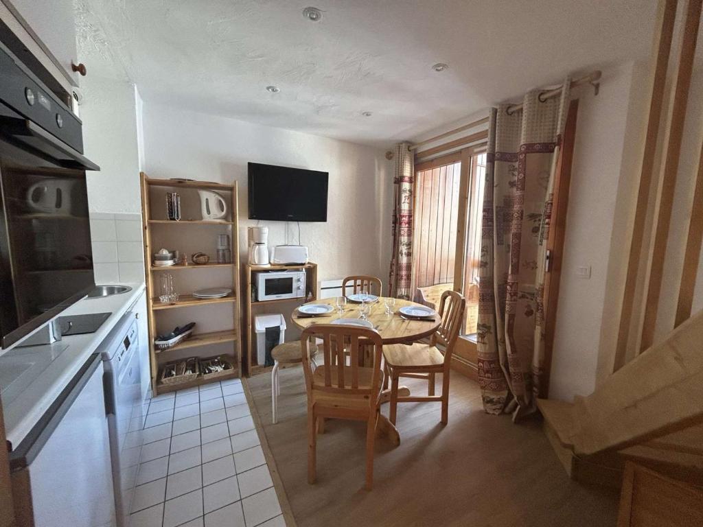 Duplex cosy 4/6 pers, proche télésiège et commerce, pkg couvert, casier à ski – Méribel
