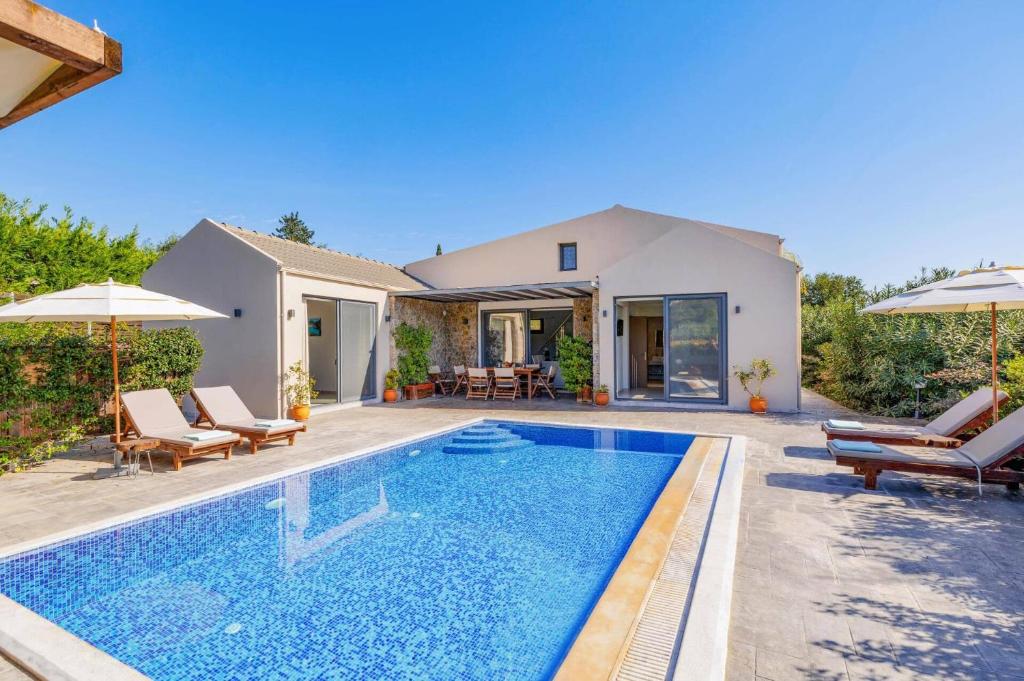 Swimmingpoolen hos eller tæt på Villa Oras Corfu Anastasia by Villa Plus
