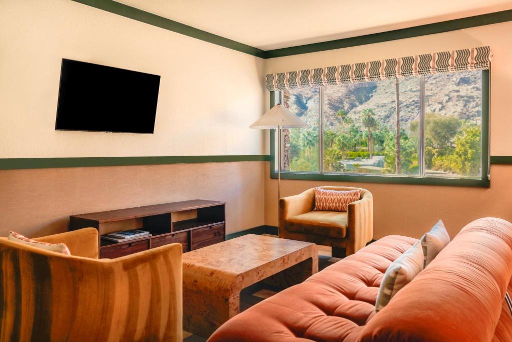 Royal Sun Palm Springs - Deluxe Suite