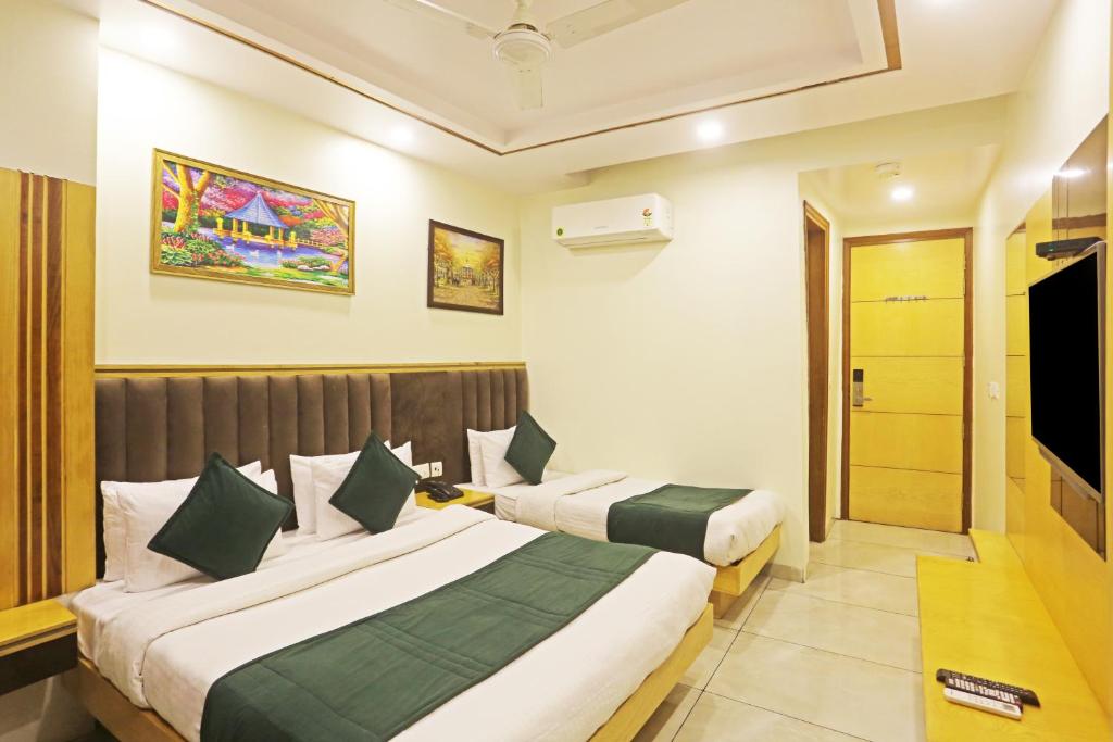 Postel nebo postele na pokoji v ubytování Hotel Aman Imperial Just a Minute Away From New Delhi Railway Station and Connaught place