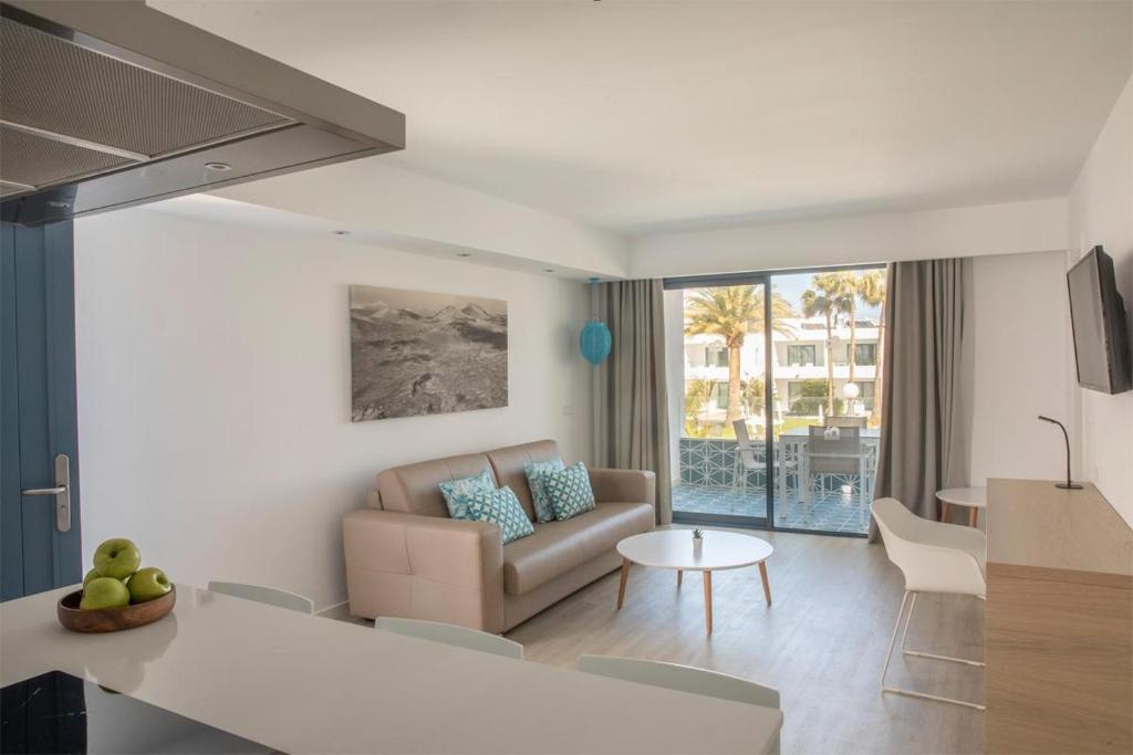 a living room with a couch and a table at Oasis Lanz Beach Mate in Costa Teguise