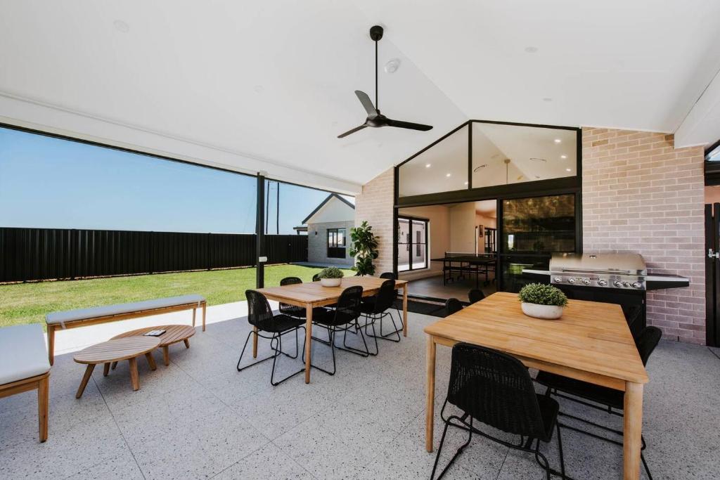 Ruang duduk di Mudgee House - Grand Serenity for Gather & Play