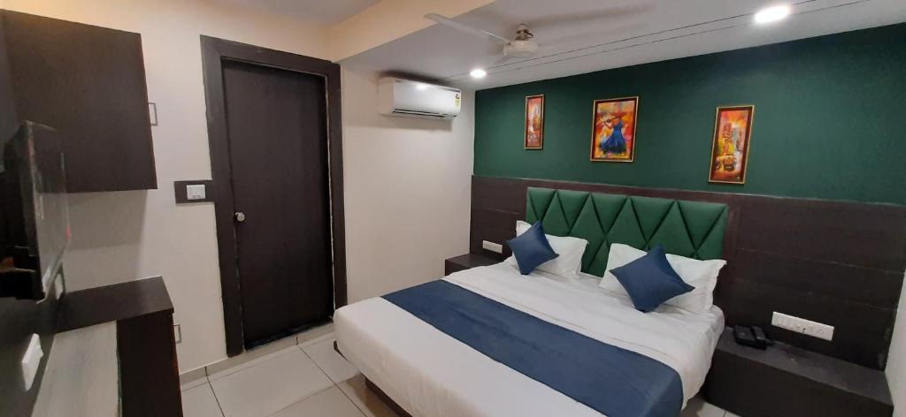Postel nebo postele na pokoji v ubytování Hotel Sunview