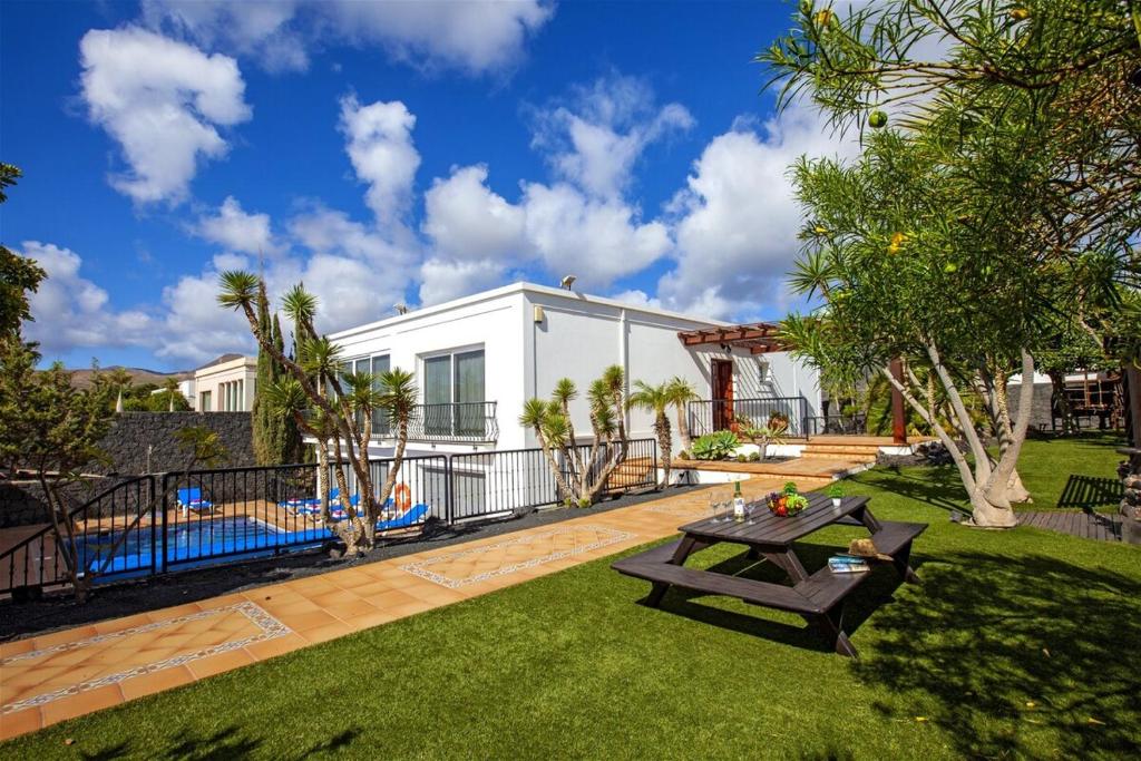 Κήπος έξω από το Casa Calero Bella