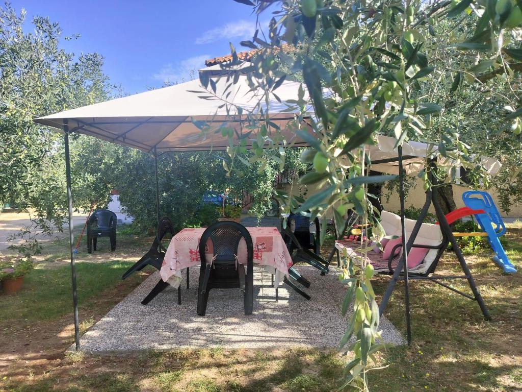 Herní místnost nebo prostor pro děti v ubytování Olive's House