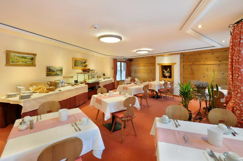 Restaurace v ubytování Hotel Bellerive Gstaad