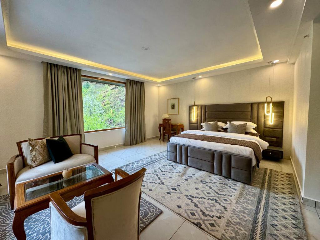Ausnya Tirthan - King Room With Mountain View