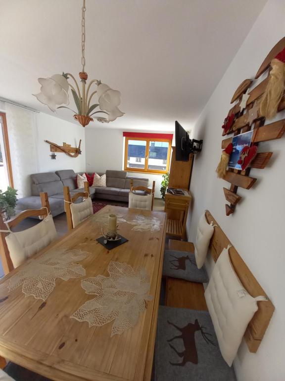Posedenie v ubytovaní Apartment Sunshine Bruck am Ziller