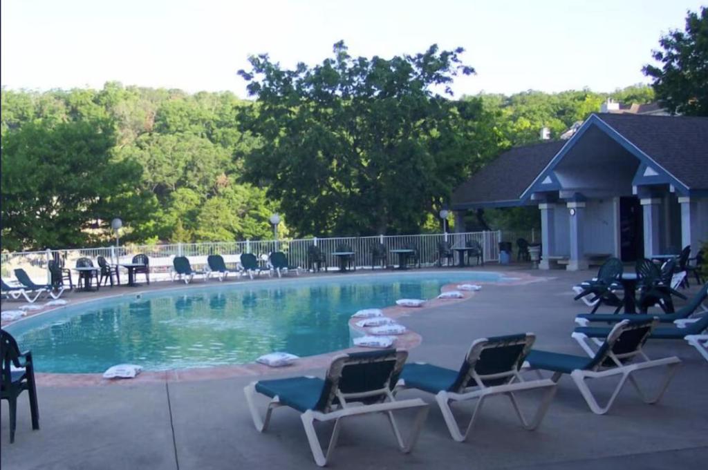 Πισίνα στο ή κοντά στο Spacious 3 BR Ozark Penthouse