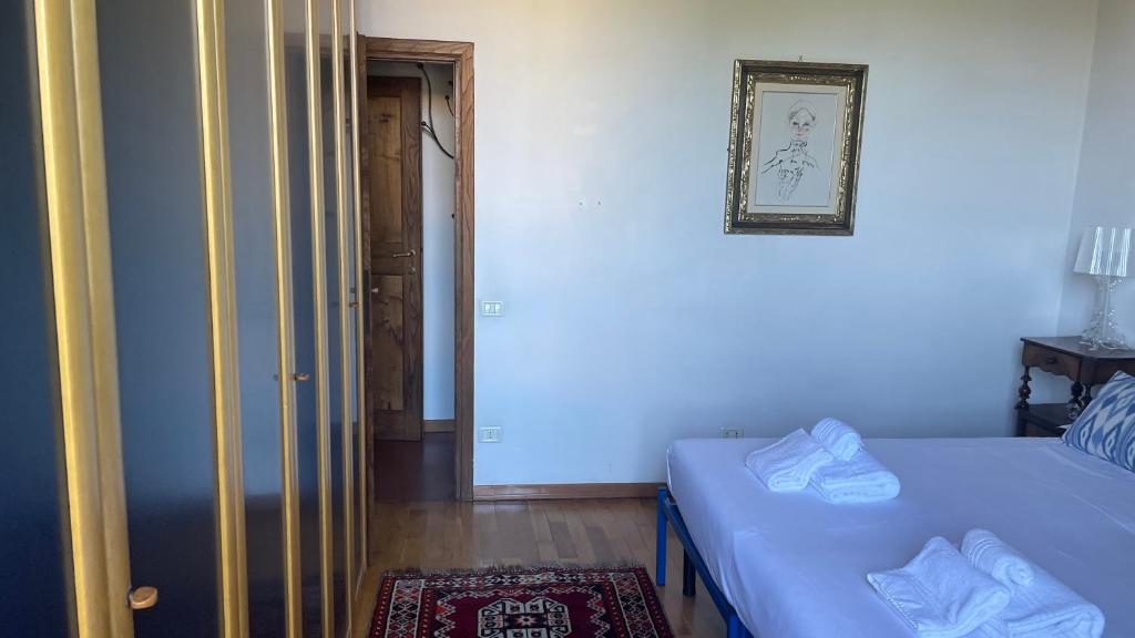 A bed or beds in a room at Discovering Florence