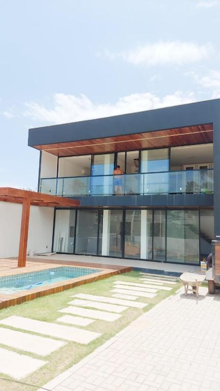 Bazén v ubytování Casa Glass Lux nebo v jeho okolí