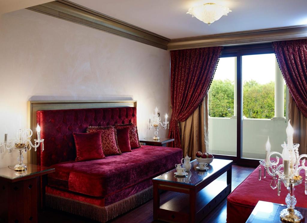 Posezení v ubytování Grand Serai Congress and Spa