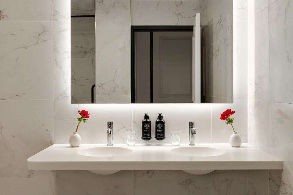 The Chemists Club Hotel photo
