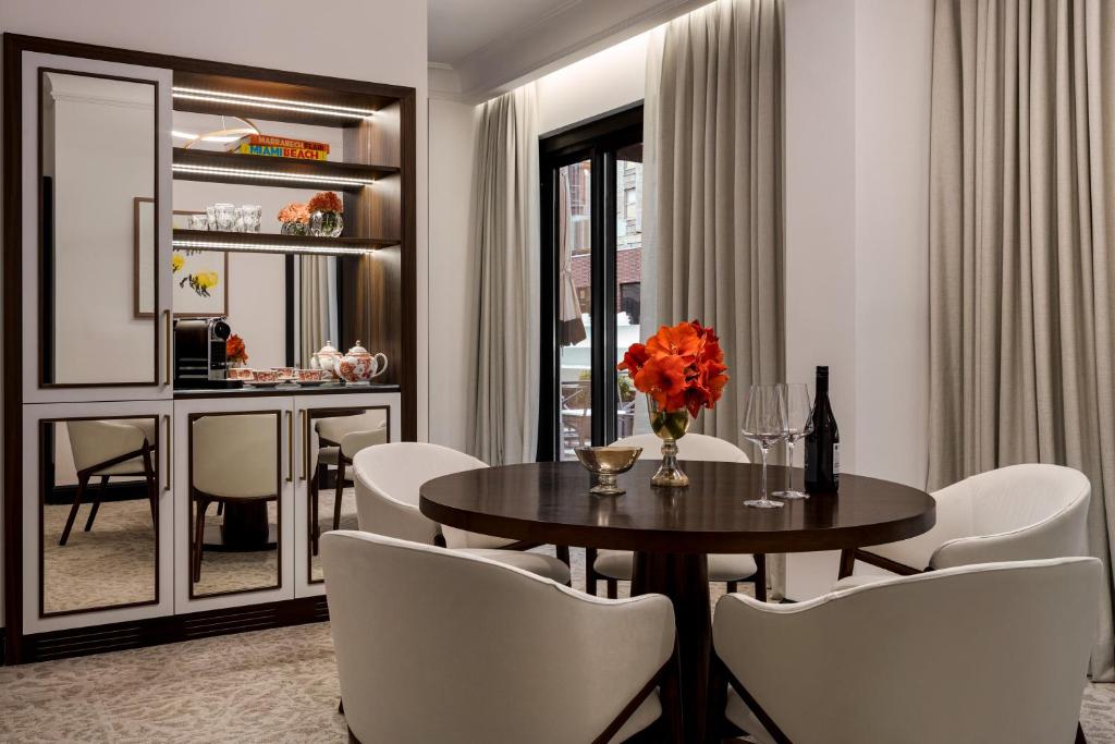 The Chemists Club Hotel photo