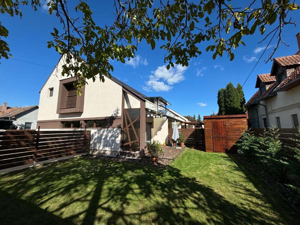 a view of the back yard of a house at Lime Apartment Zamardi in Zamárdi