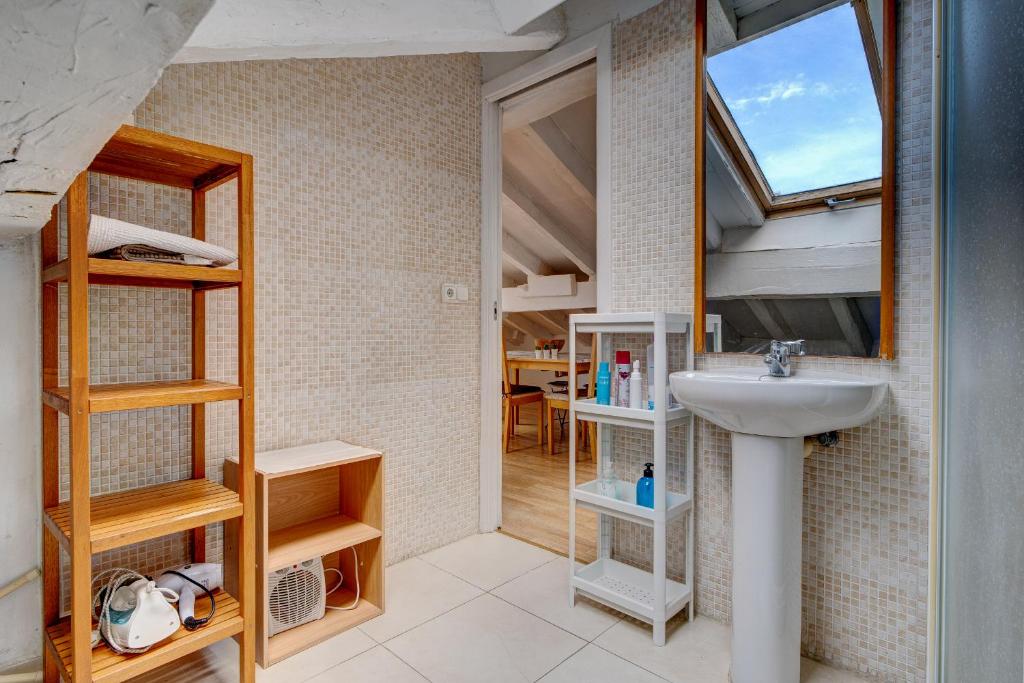 Poschodová posteľ alebo postele v izbe v ubytovaní Preciosa buhardilla en Hondarribia, Centro, 2 HB