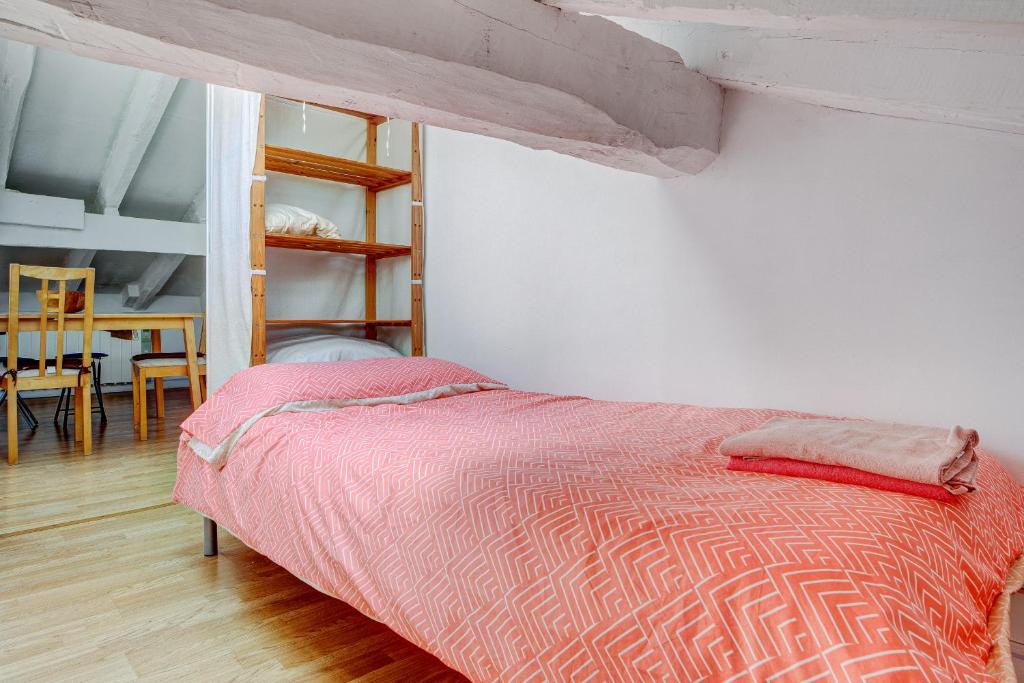 Posteľ alebo postele v izbe v ubytovaní Preciosa buhardilla en Hondarribia, Centro, 2 HB