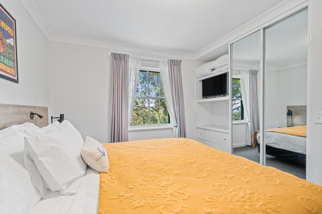 Postel nebo postele na pokoji v ubytování Villa Above Par, Cypress Lakes Resort, Premier Villa, 2 Bedrooms, both with Private Ensuites, Light Breakfast included