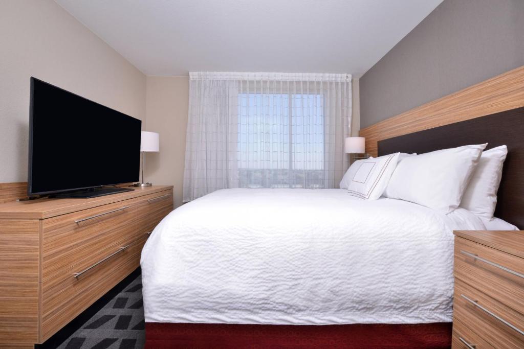 TownePlace Suites by Marriott Ontario Chino Hills - Suite Queen De Un Dormitorio Con Sofá Cama