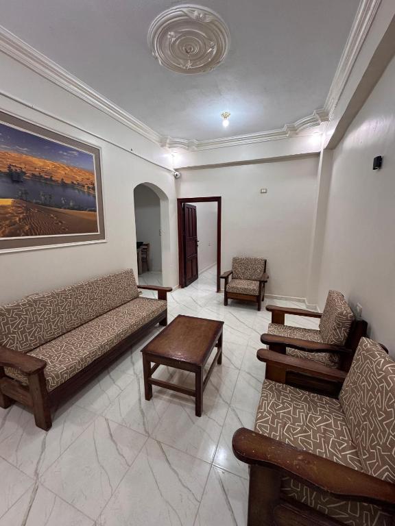 Posezení v ubytování Al-Manara Hostel Siwa Oasis 2
