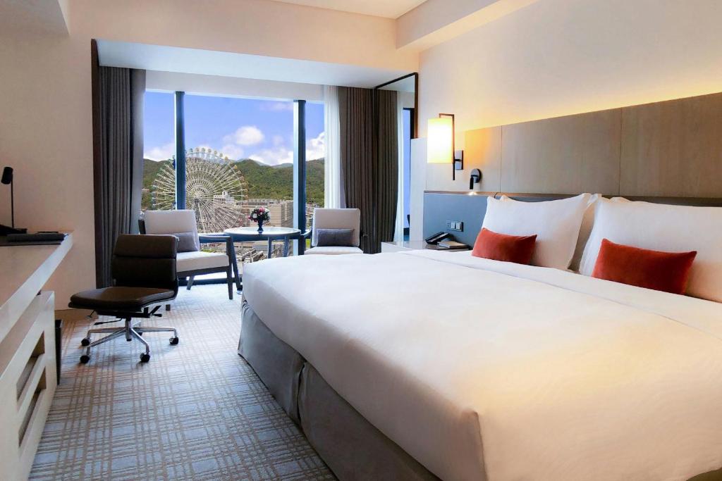 Postel nebo postele na pokoji v ubytování Taipei Marriott Hotel
