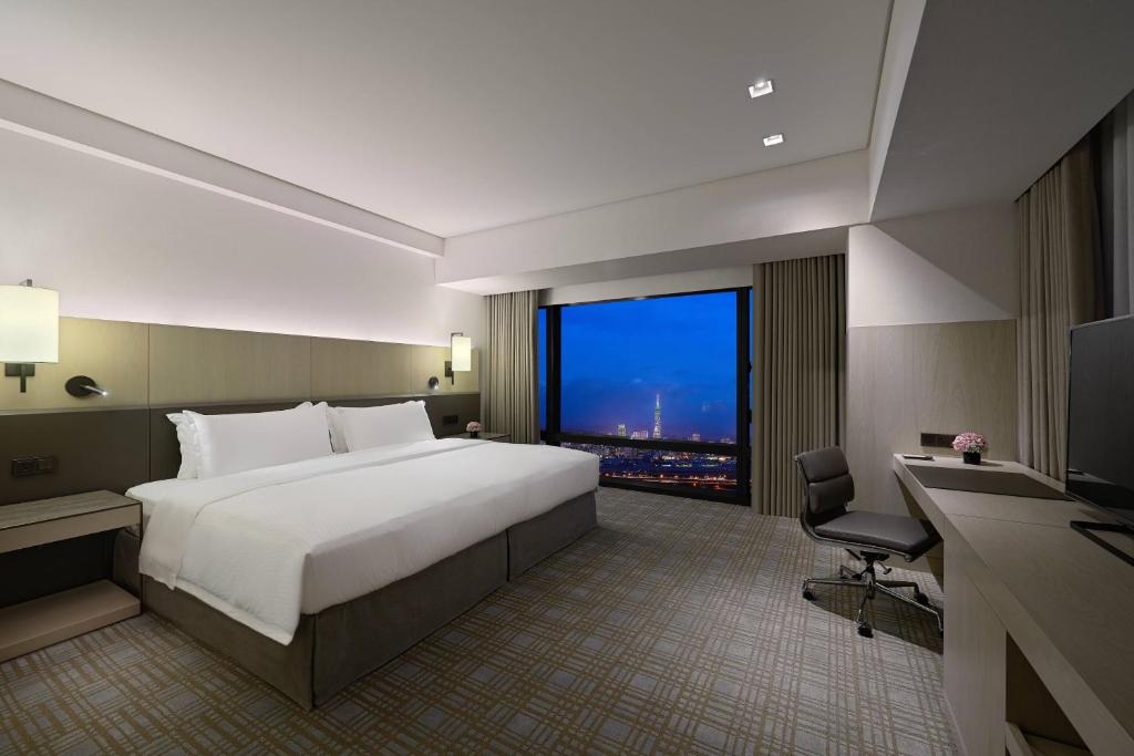 TV a/nebo společenská místnost v ubytování Taipei Marriott Hotel