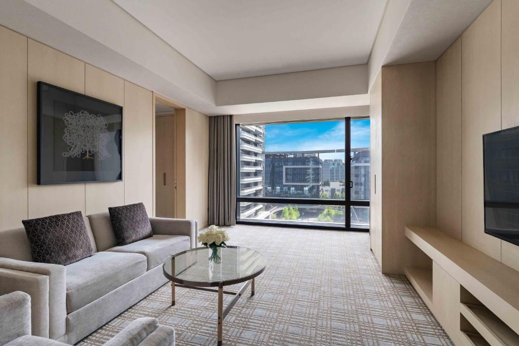 TV a/nebo společenská místnost v ubytování Taipei Marriott Hotel