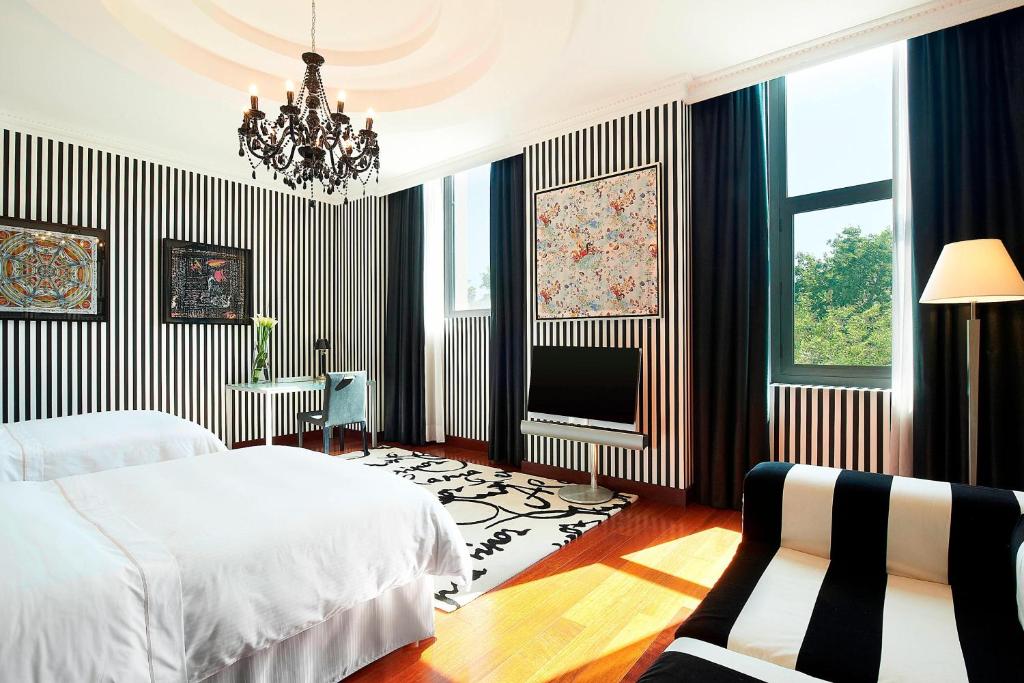 Postel nebo postele na pokoji v ubytování The Westin Valencia