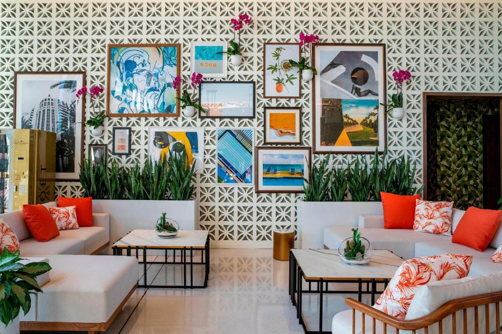 Posezení v ubytování The Dalmar, Fort Lauderdale, a Tribute Portfolio Hotel