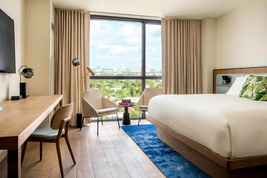 Postel nebo postele na pokoji v ubytování The Dalmar, Fort Lauderdale, a Tribute Portfolio Hotel