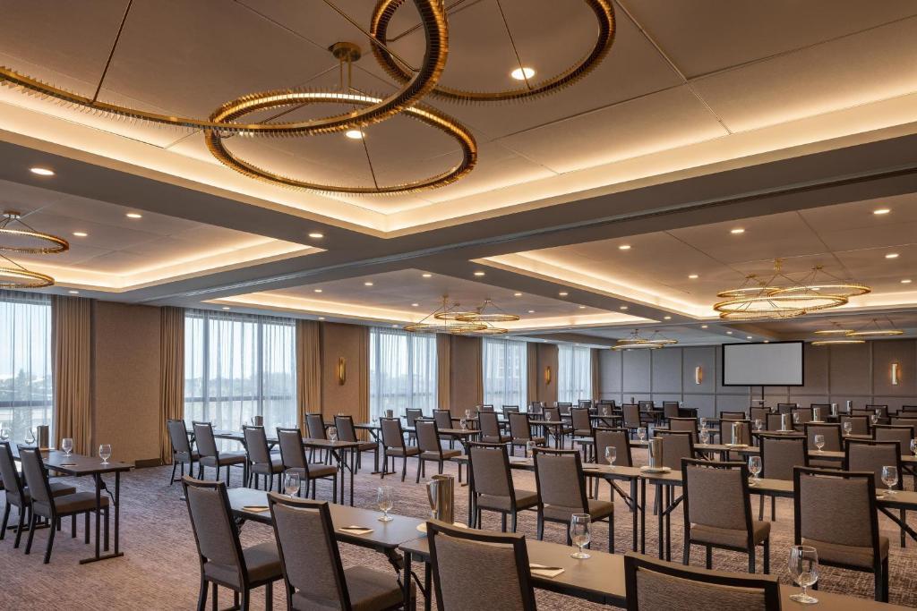 Restaurace v ubytování The Dalmar, Fort Lauderdale, a Tribute Portfolio Hotel